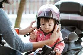 Bayi 6-12 Bulan Dibonceng Motor: Bolehkah dan Bagaimana Caranya yang Aman?