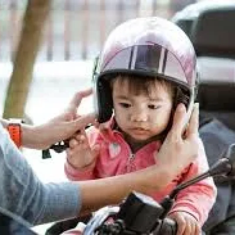 Bayi 6-12 Bulan Dibonceng Motor: Bolehkah dan Bagaimana Caranya yang Aman?
