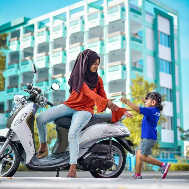 Motor Matic vs Motor Bebek: Mana yang Lebih Aman untuk Bonceng Anak?